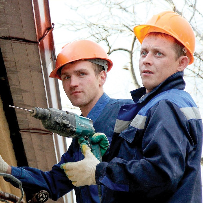 Электрики Роман и Сергей